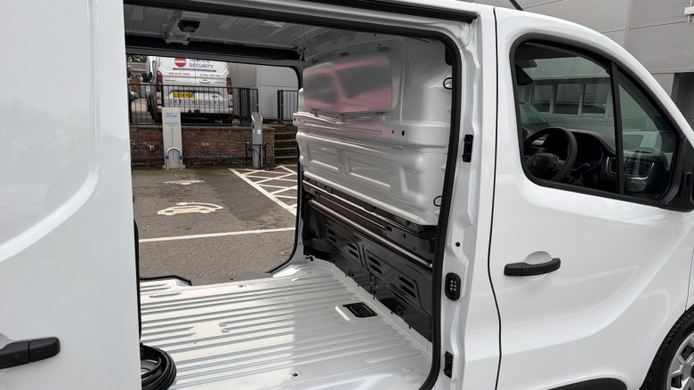 Renault Trafic E-Tech Swb Electric SL30 90kW 52kWh Advance Van Auto